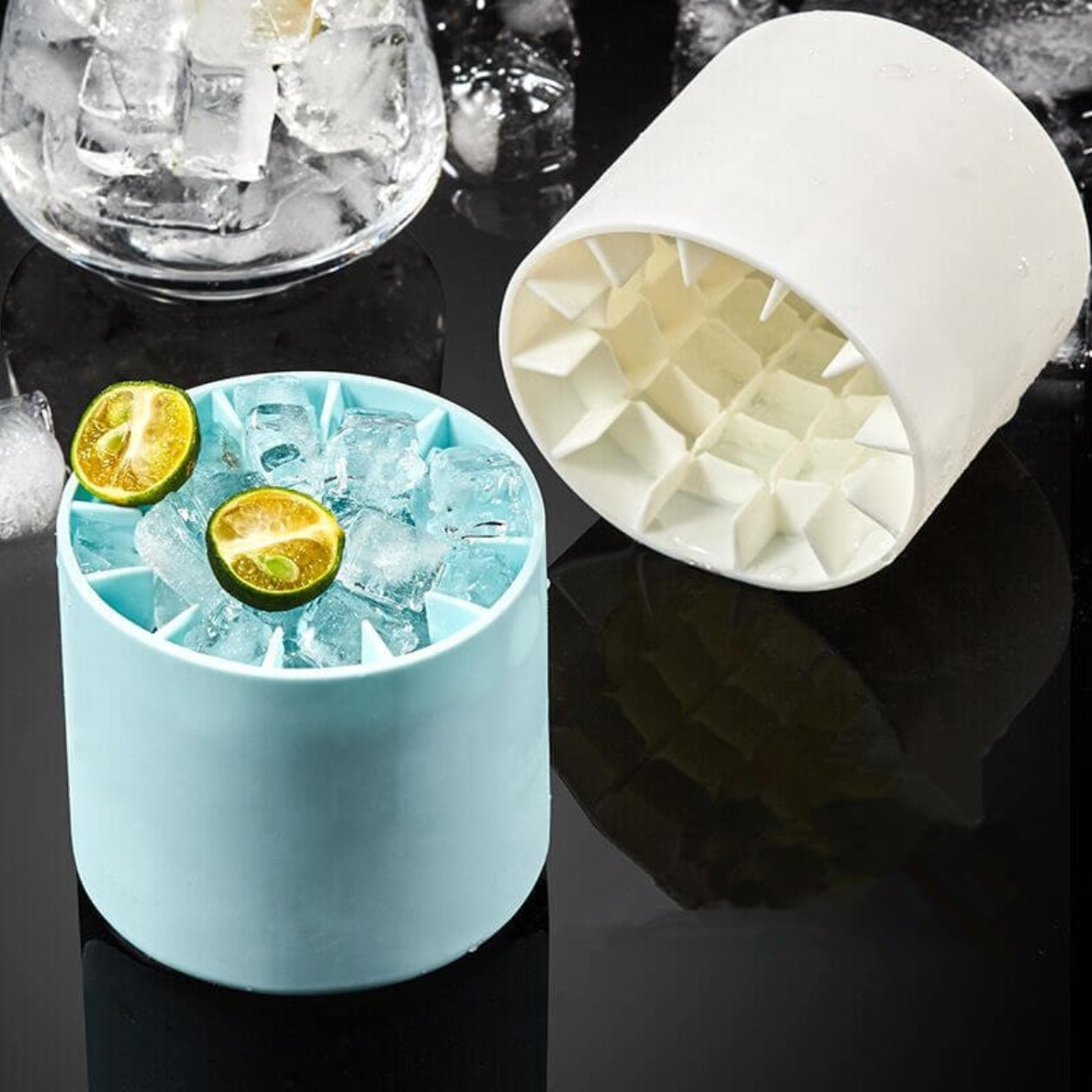 Space-Saving Ice Cube Maker with Lid for Effortless Chilling