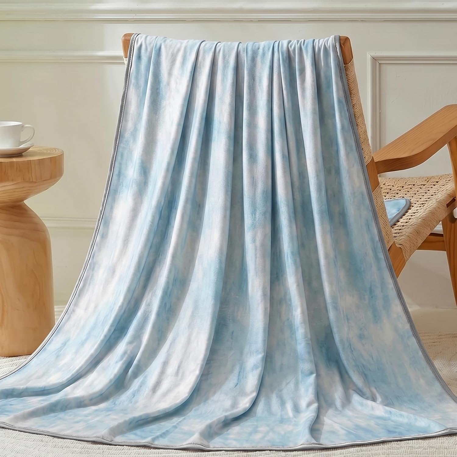 Cooling Throw Blanket for Hot Sleepers – Lightweight Summer Comfort