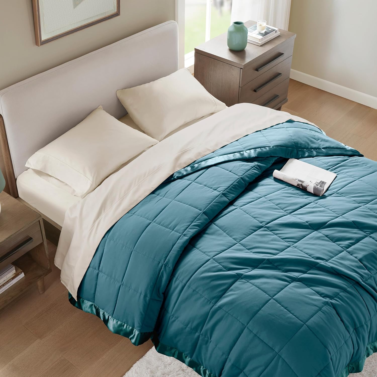 Lightweight Down Alternative Blanket with Moisture-Wicking – All Season Bed Cover with Satin Trim
